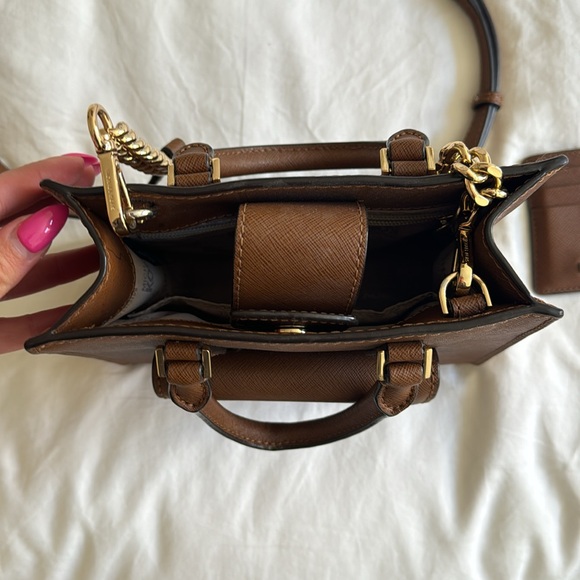 Michael Kors Leather Purse and Wallet - Picture 8 of 9